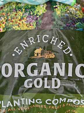 Bag of organic soil Bag of organic seedling soil